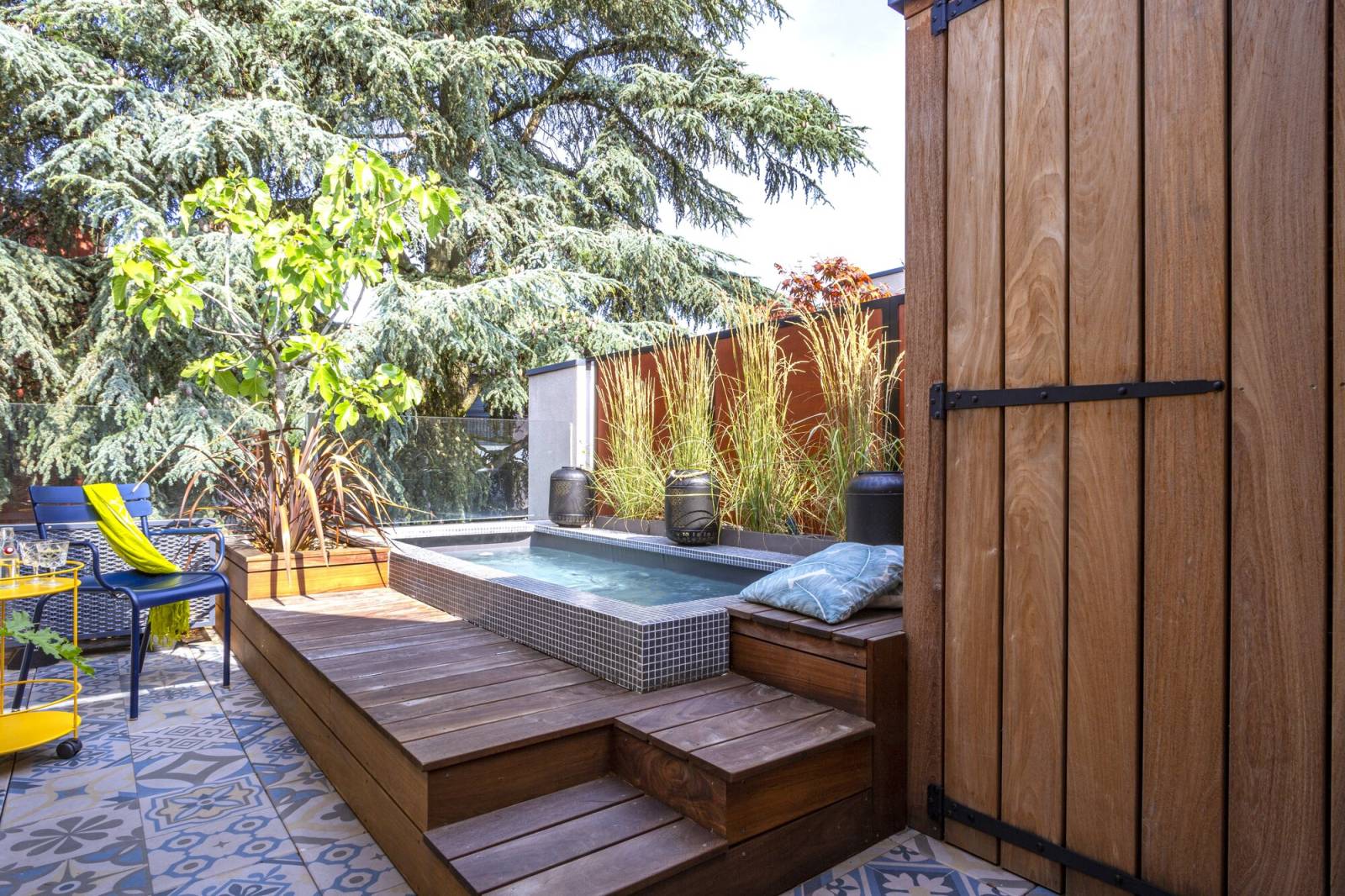 Aménagement de 2 terrasses extérieures ombragées avec piscine à Oullins près de Lyon