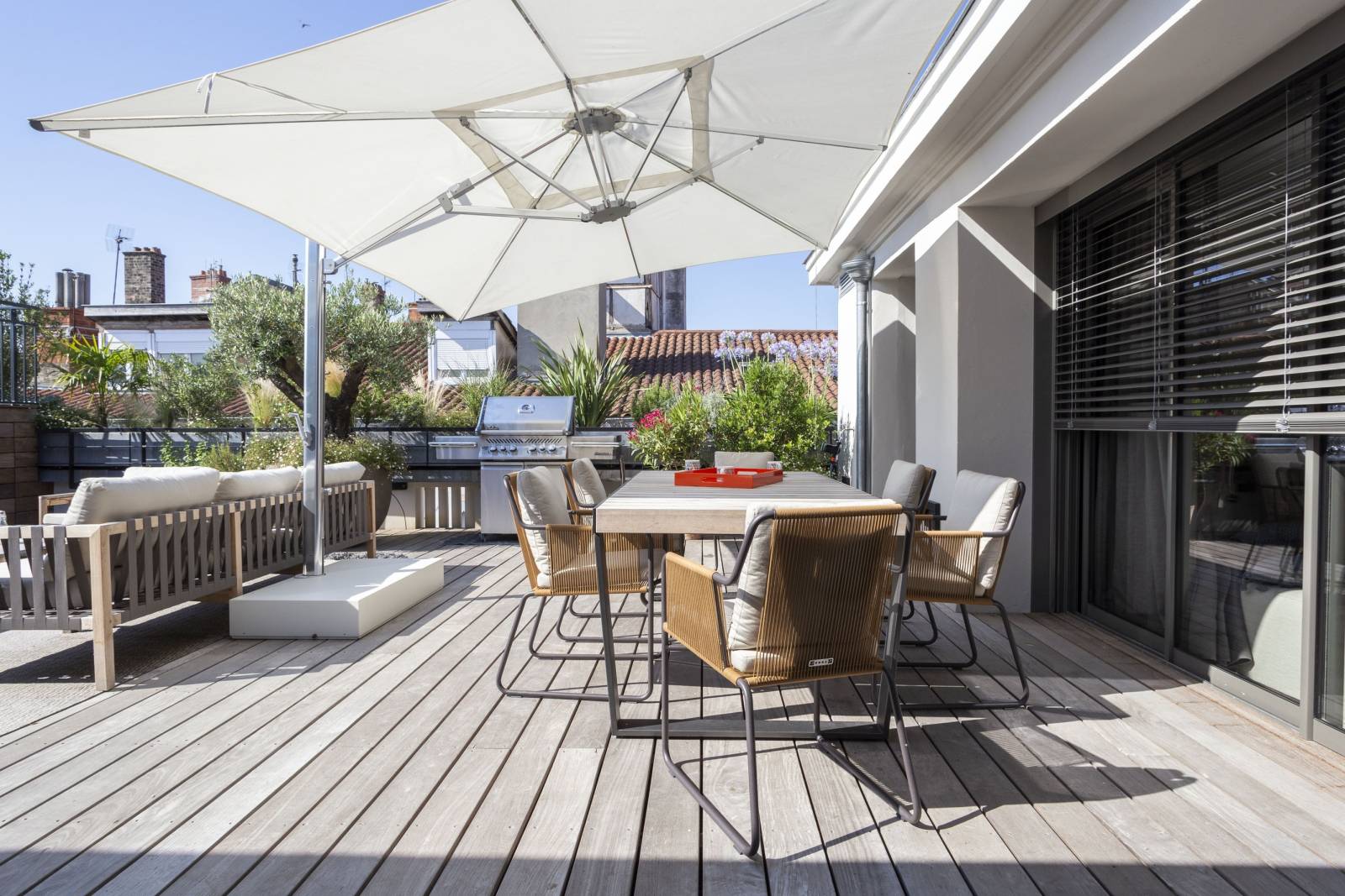 Aménagement Toit Terrasse en rooftop avec piscine à Bellecour Lyon 2