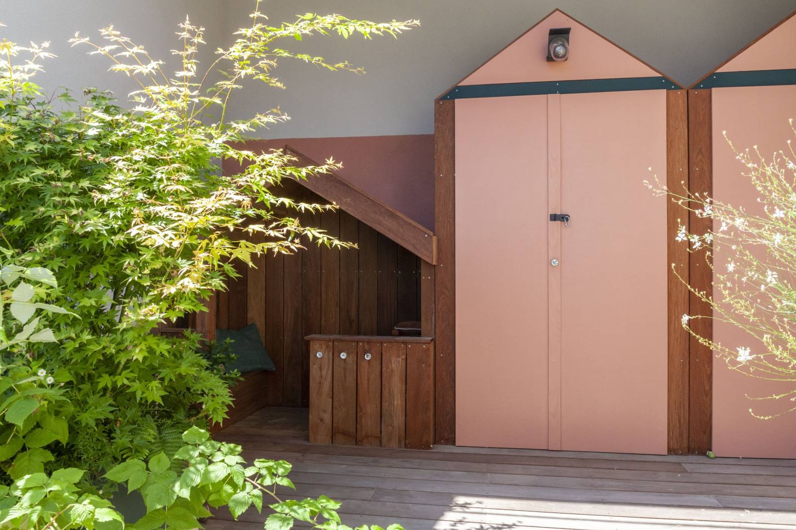 Aménagement d'une estrade avec cabane de rangement et cabane pour enfant à Lyon 5