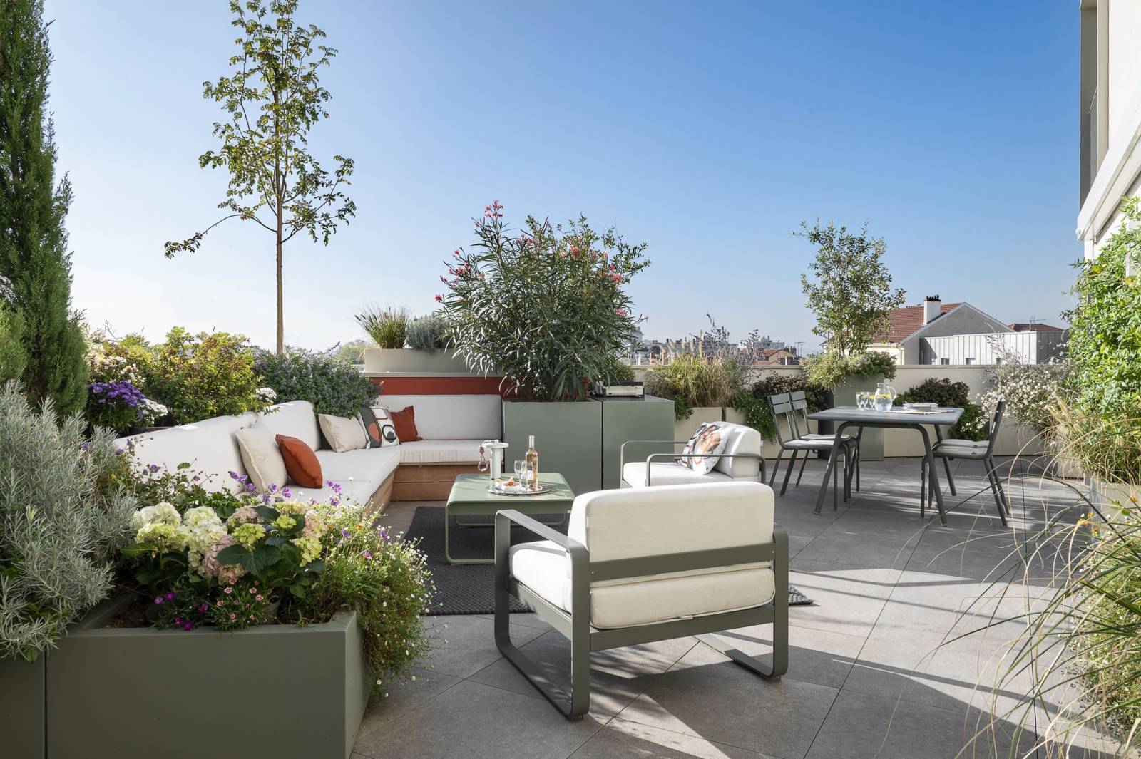 Salon avec banquette sur mesure