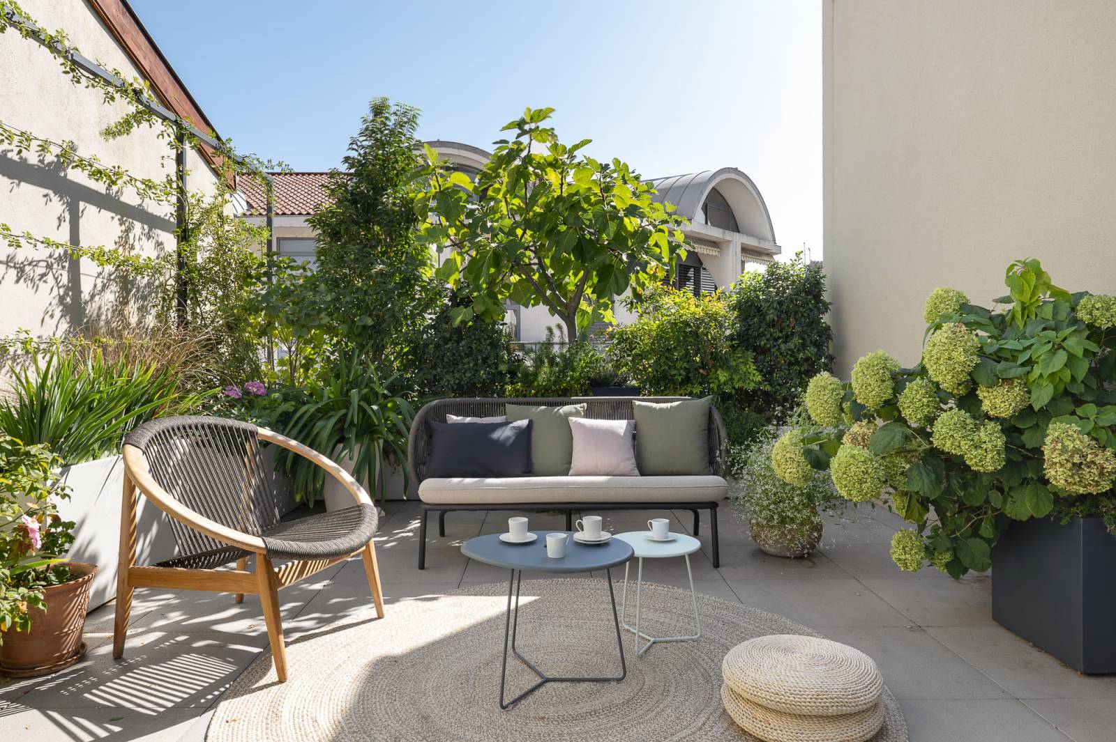 Conception et réalisation d’une terrasse champêtre de 57m² à Lyon 7 – Place Jules Guesde