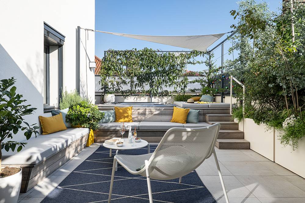 Conception et réalisation d’une terrasse de 42 m² avec intégration d’un spa et sa plage à Lyon 3
