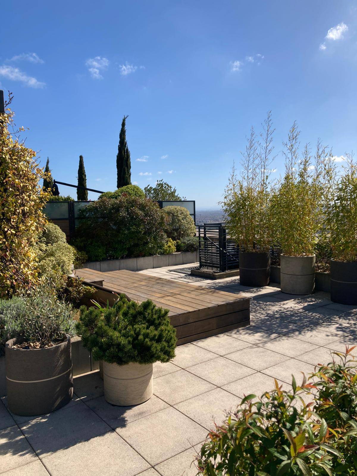 ENTRETIEN DE VOS TERRASSES - ROOF TOP - BALCON - JARDINS URBAINS - PATIOS à Lyon et environ