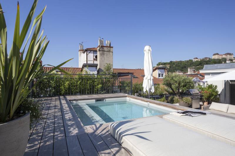 Aménagement Toit Terrasse en rooftop avec mobiliers à Bellecour Lyon 2