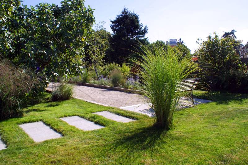 Aménagement complet d'un Jardin de ville en pente avec piscine à Caluire proche Lyon